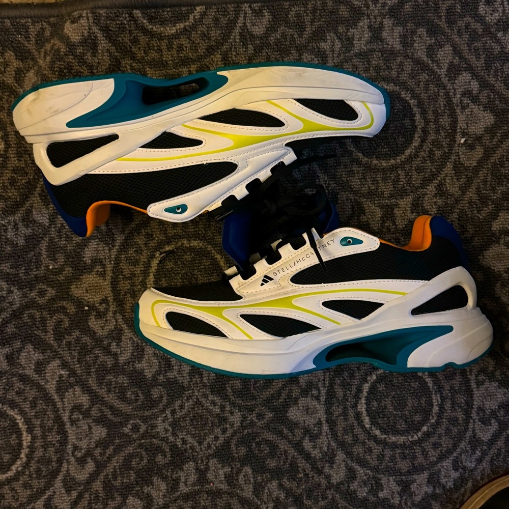 adidas by Stella McCartney
Sz 8
